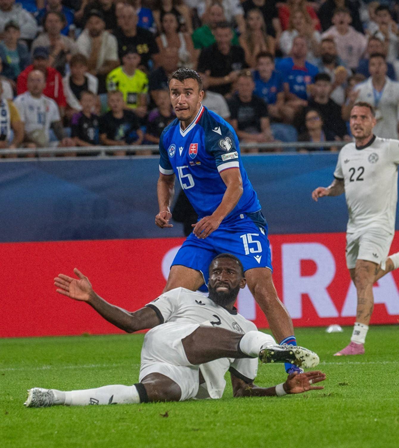 开云体育官网-斯洛伐克队员在比赛中表现出色