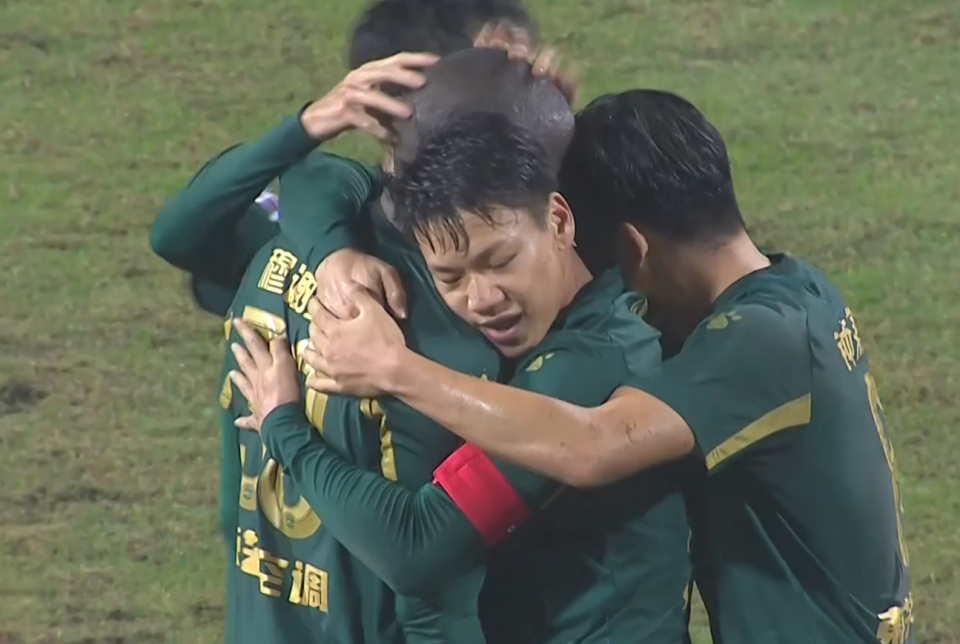 关于重庆主场力克绿城，结束连败的信息