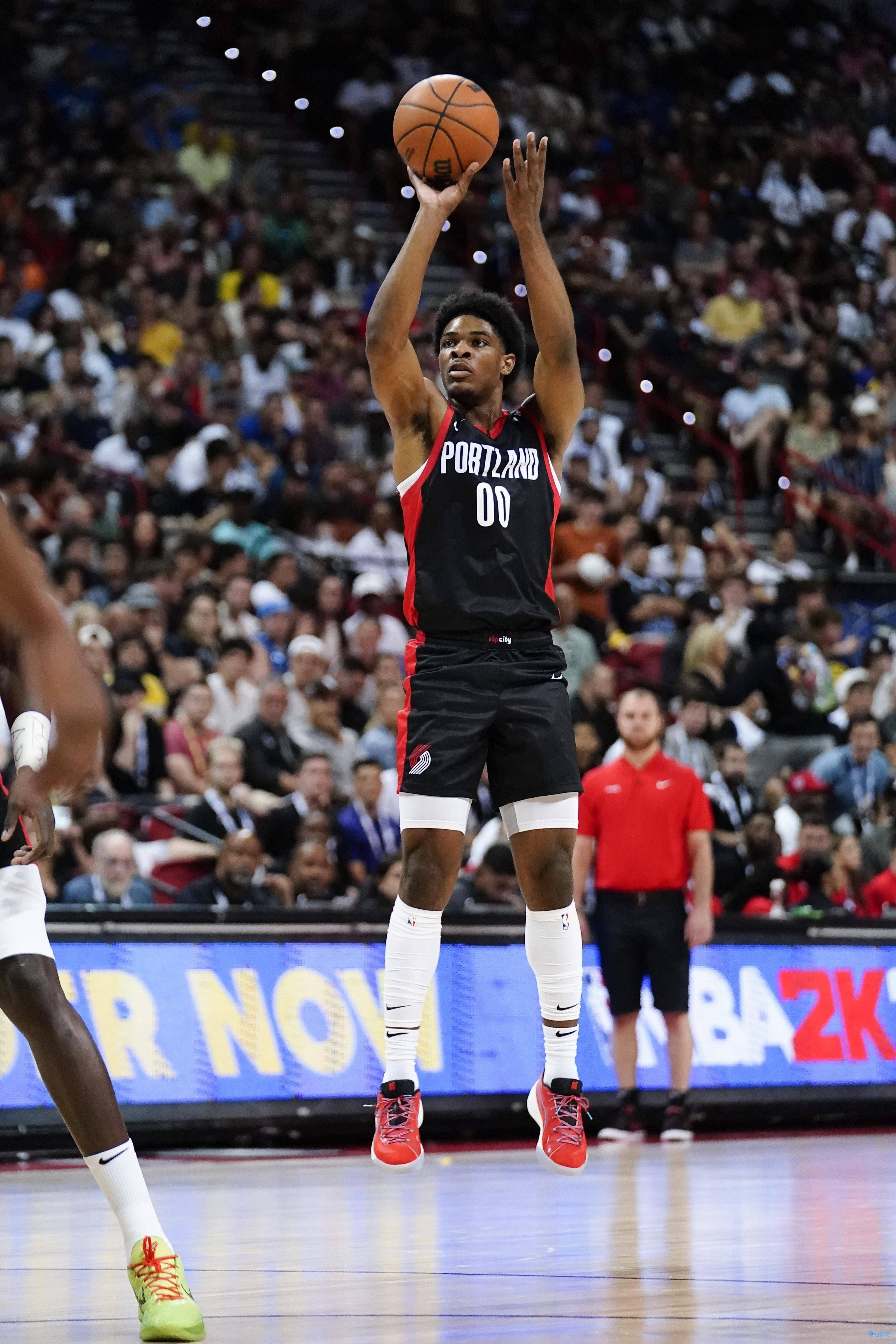 开云体育视频-开拓者顺利击败老鹰，利拉德连续展现全方位实力获胜的简单介绍