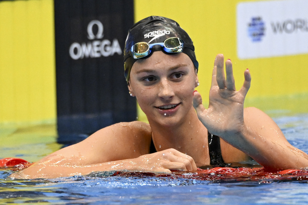 日本选手斩获女子400米混合泳冠军 日本选手斩获女子400米混合泳冠军