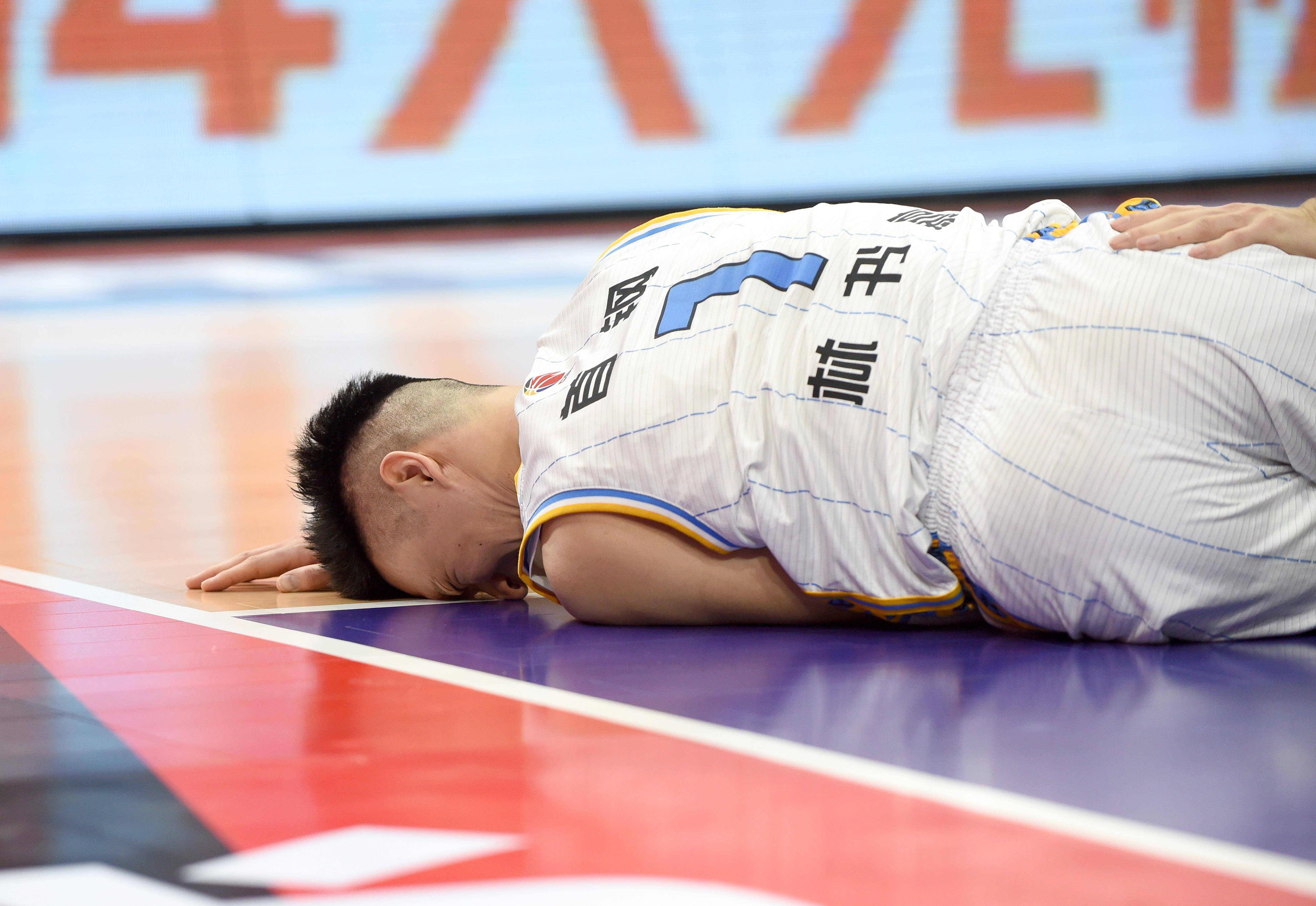 CBA比赛中球员受伤情况频发，引发关注的简单介绍