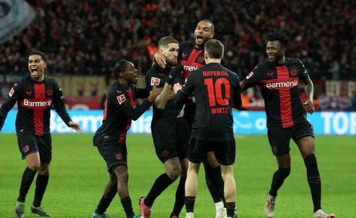 包含沙尔克球迷发起激烈抗议，要求更换主帅的词条