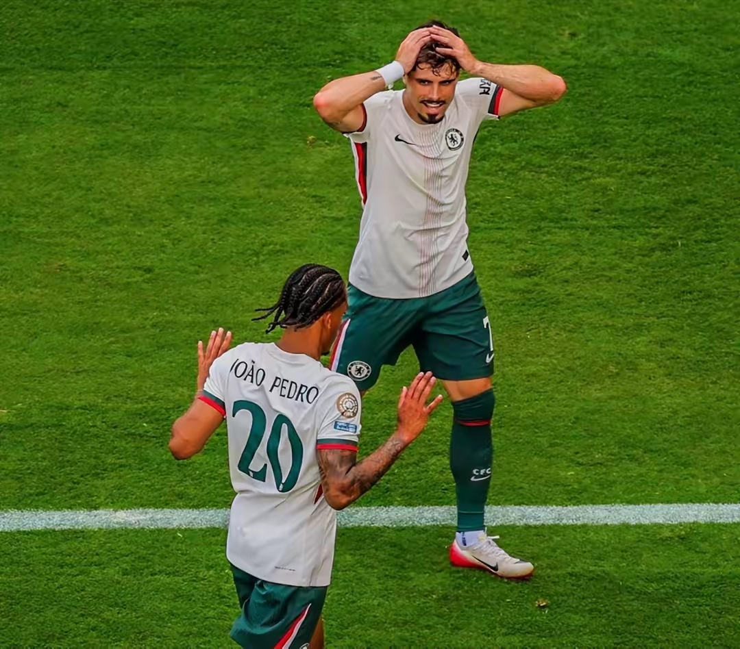 巴伦西亚门将神勇扑点，助球队赢得胜利