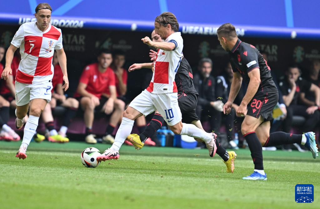 阿尔巴尼亚队晋级年欧洲杯决赛的简单介绍 阿尔巴尼亚队晋级年欧洲杯决赛的简单介绍