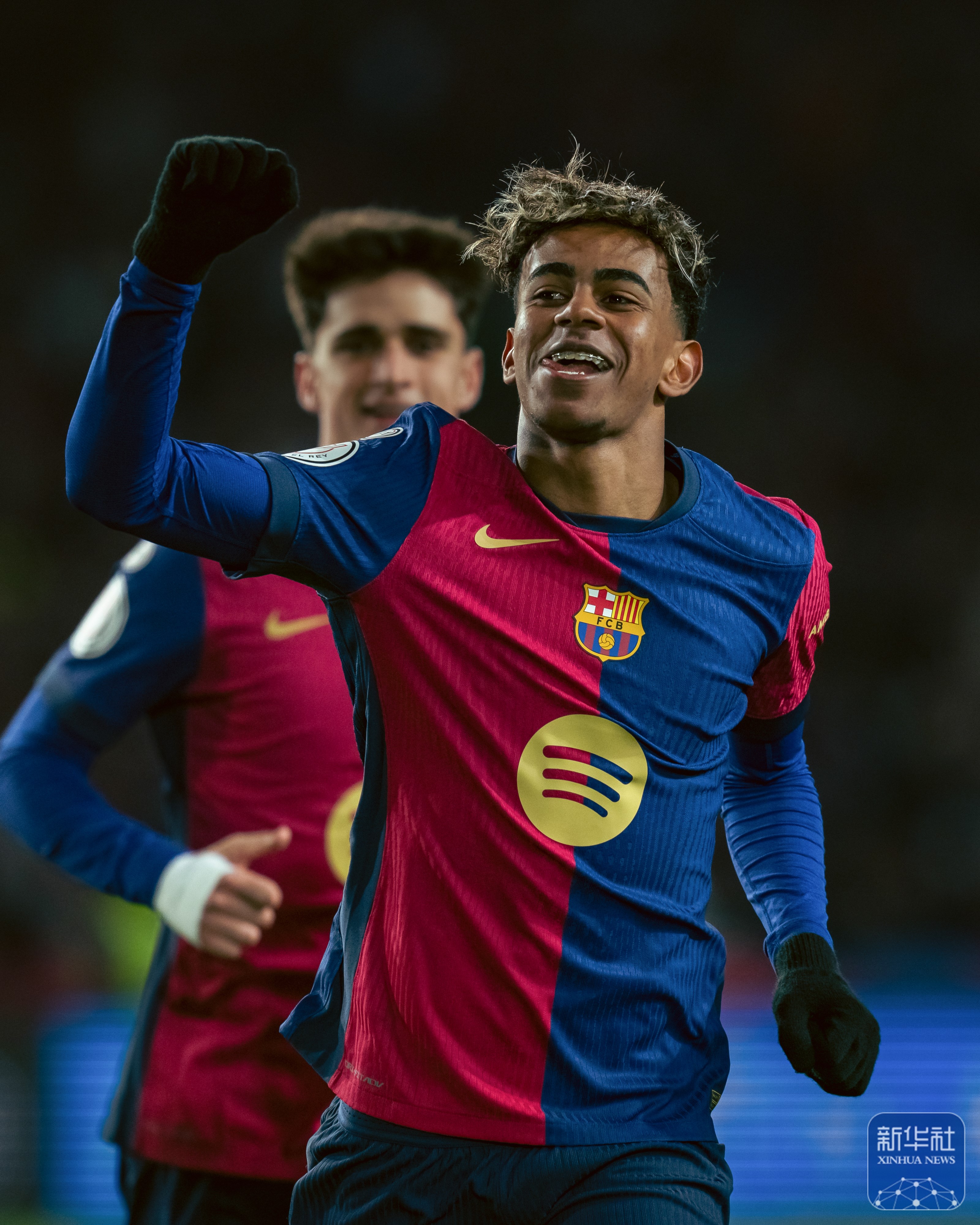 西班牙队小胜告捷，保持不败的简单介绍